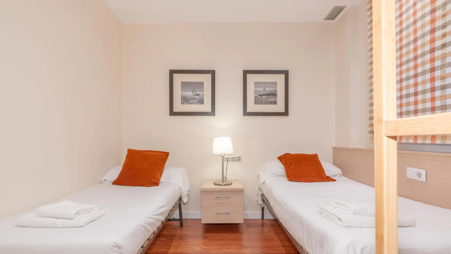 アパート Serennia Cest Apartamentos Arc De Triomf バルセロナ