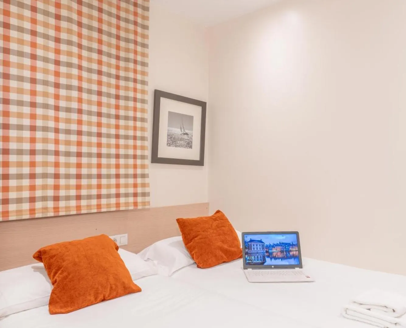 Serennia Cest Apartamentos Arc De Triomf バルセロナ スペイン