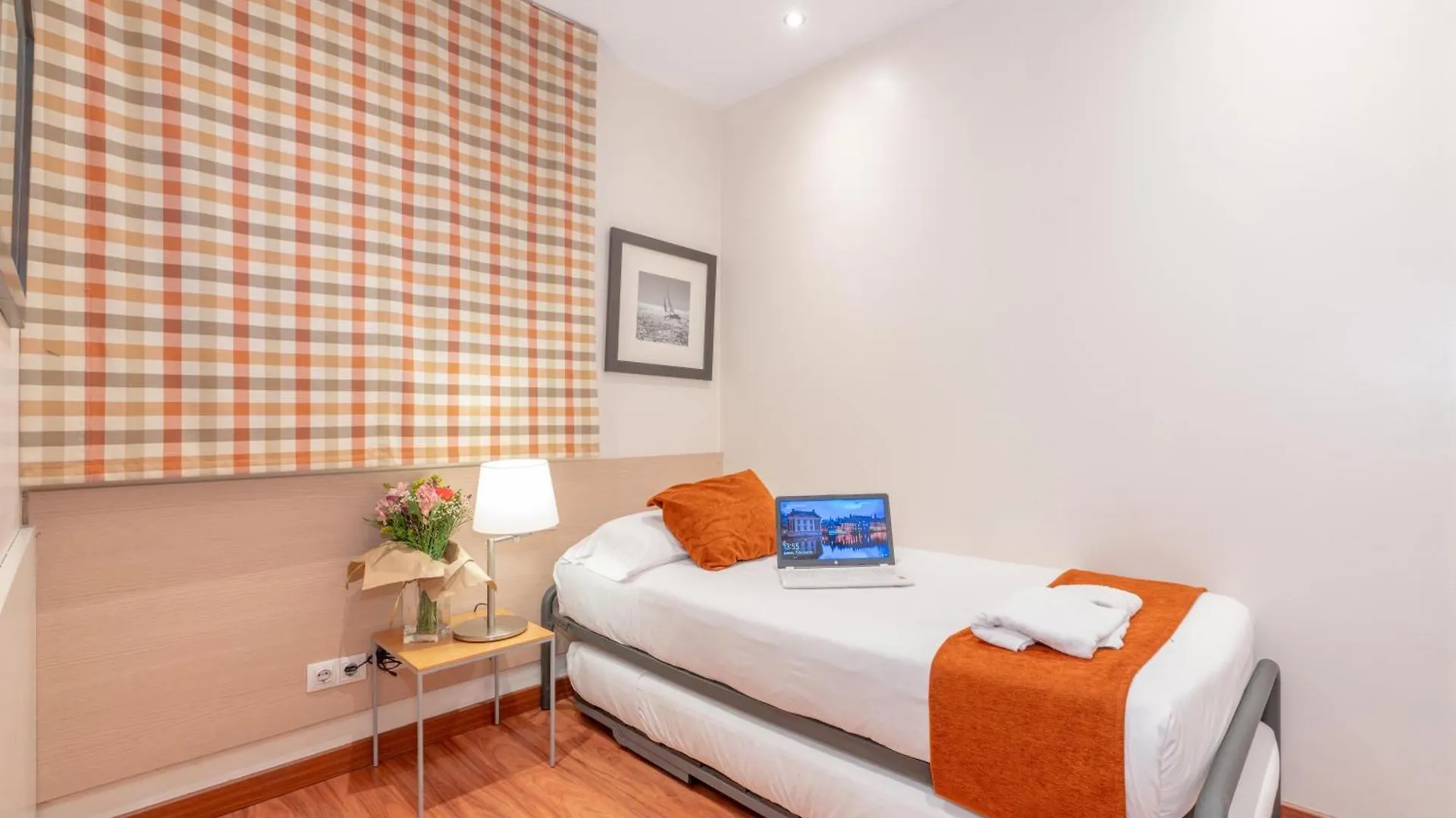 Serennia Cest Apartamentos Arc De Triomf バルセロナ スペイン