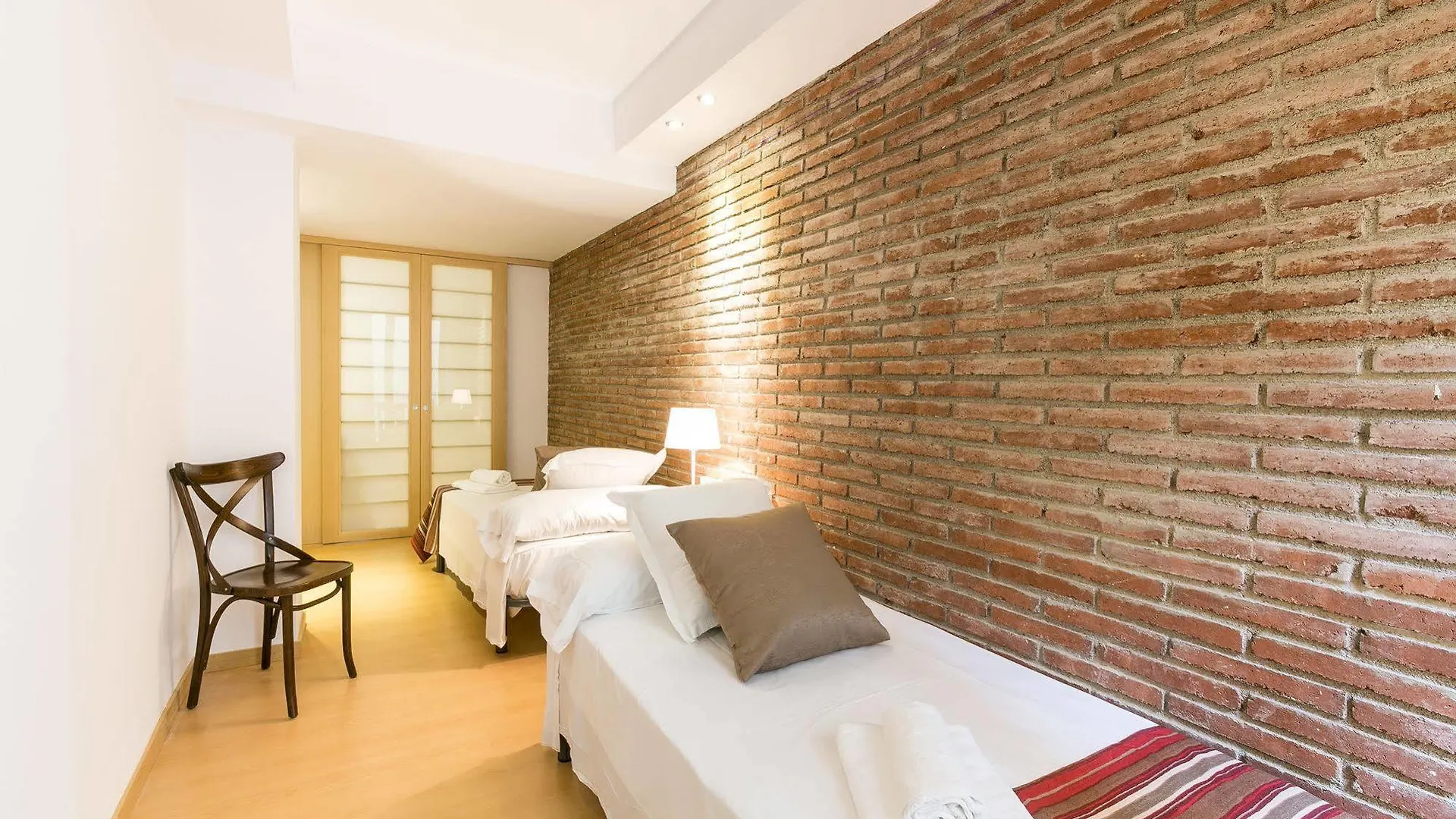 Serennia Cest Apartamentos Arc De Triomf バルセロナ 0*,