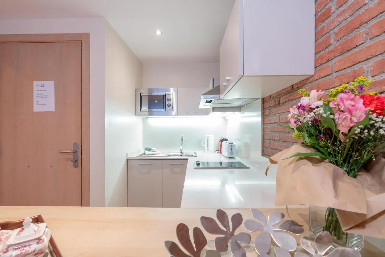 Apartment Serennia Cest Apartamentos Arc De Triomf Barcelona