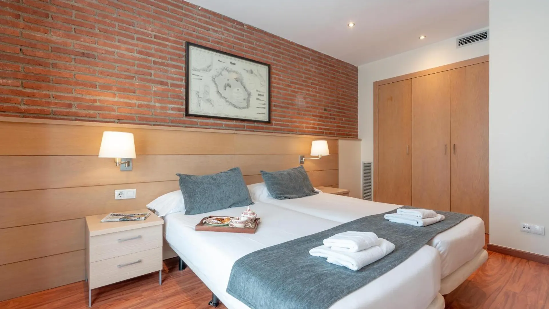 Serennia Cest Apartamentos Arc De Triomf Barcelona