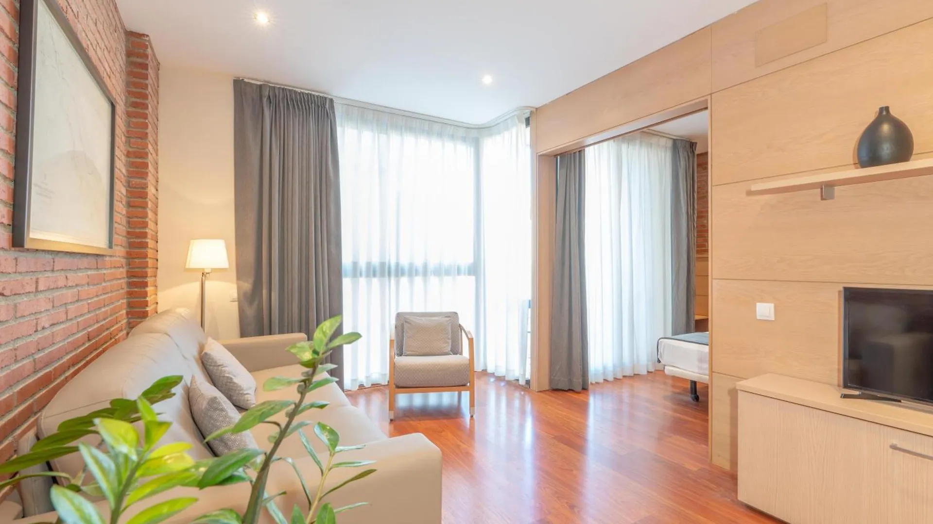 Serennia Cest Apartamentos Arc De Triomf Barcelona Apartment