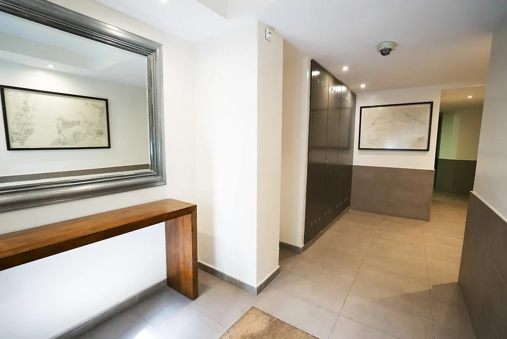 Serennia Cest Apartamentos Arc De Triomf Barcelona 0*,  Spain