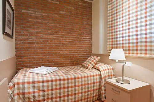 Serennia Cest Apartamentos Arc De Triomf Barcelona 0*,  Spain