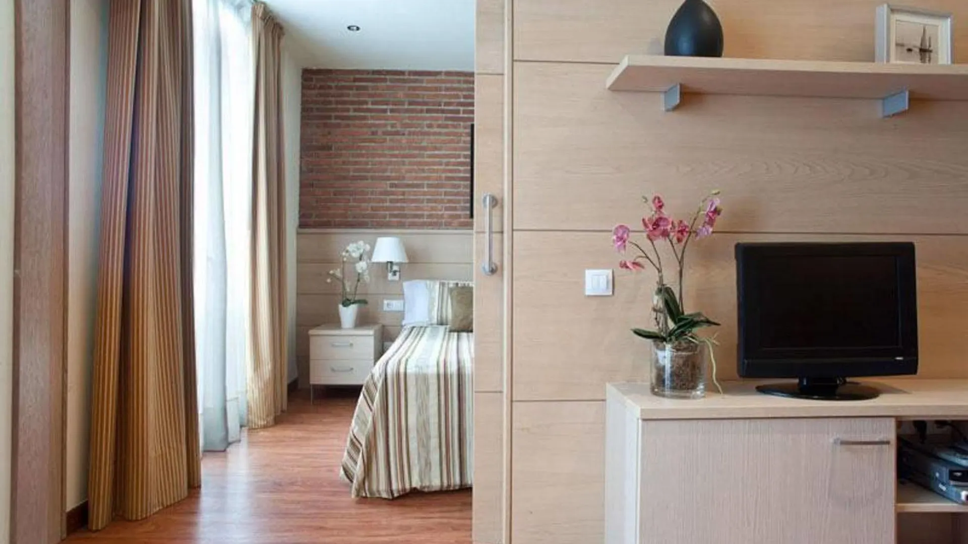 Apartment Serennia Cest Apartamentos Arc De Triomf Barcelona