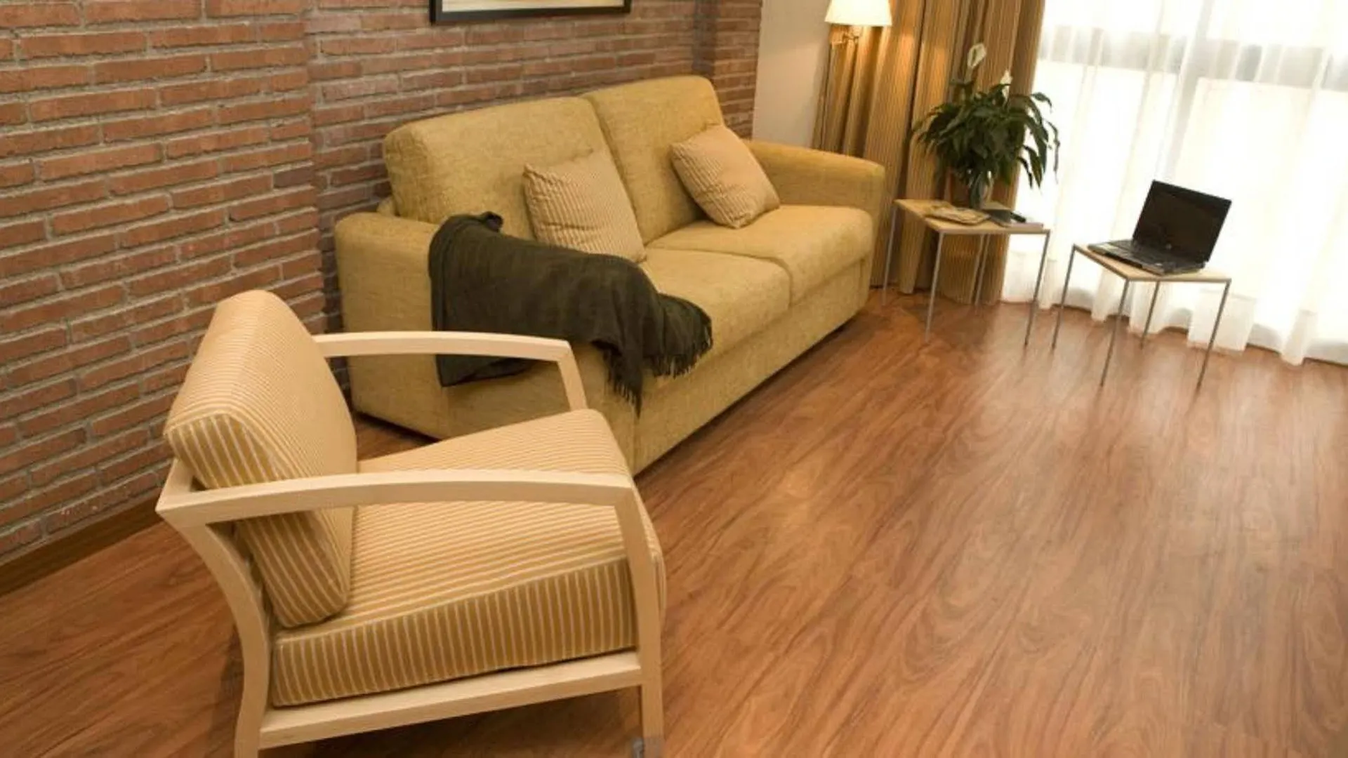 Apartment Serennia Cest Apartamentos Arc De Triomf Barcelona Spain