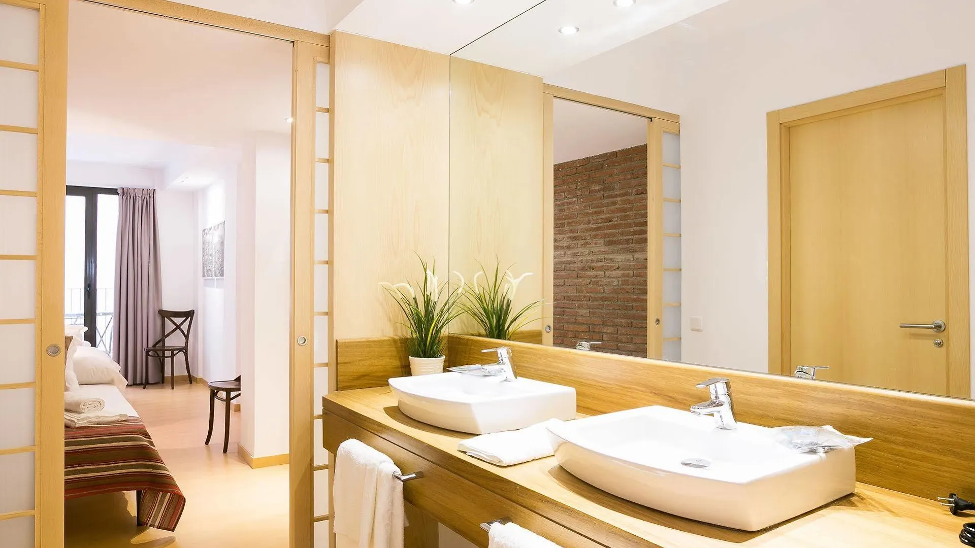 Serennia Cest Apartamentos Arc De Triomf Barcelona Apartment