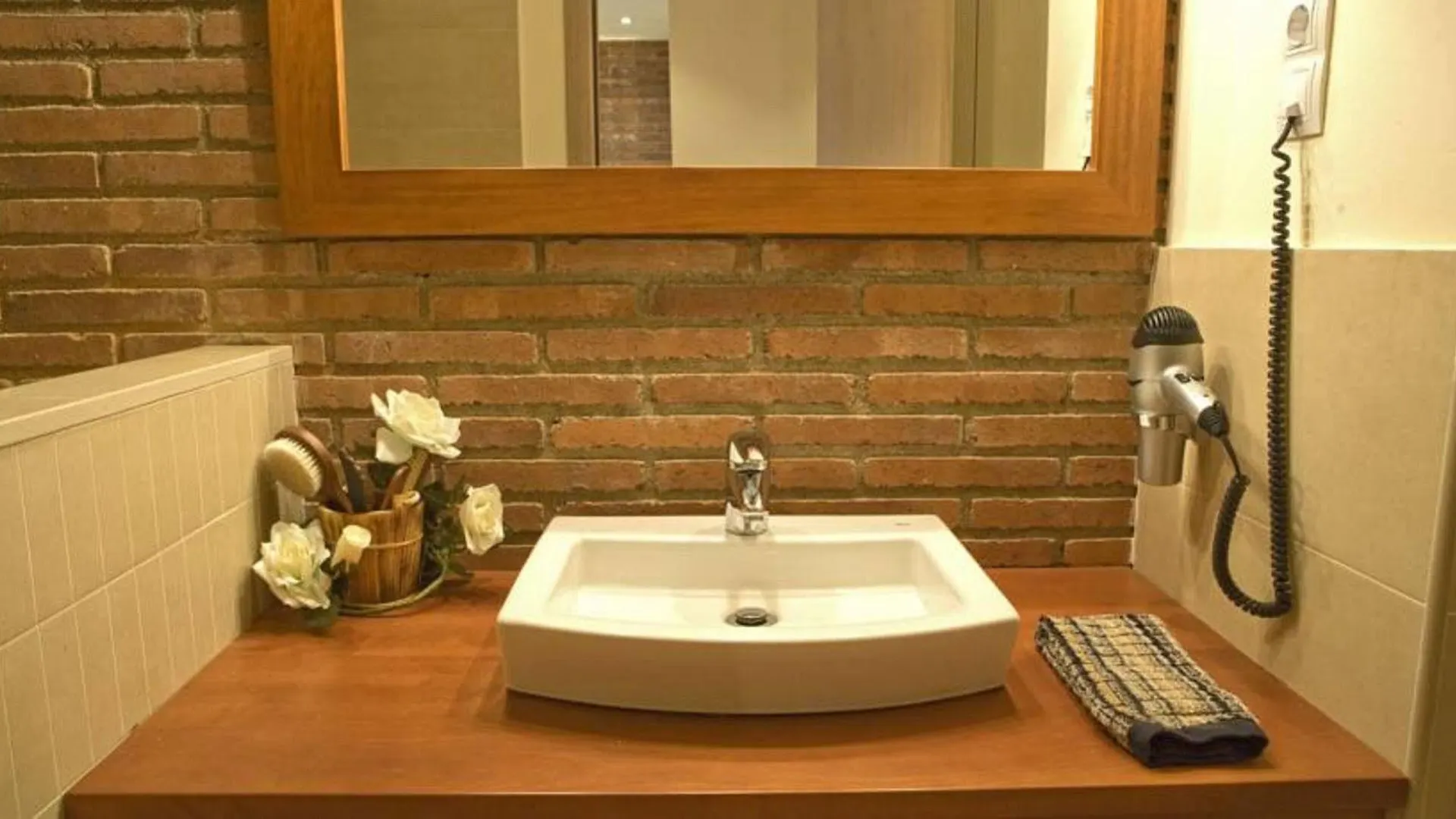 Serennia Cest Apartamentos Arc De Triomf Barcelona Spain