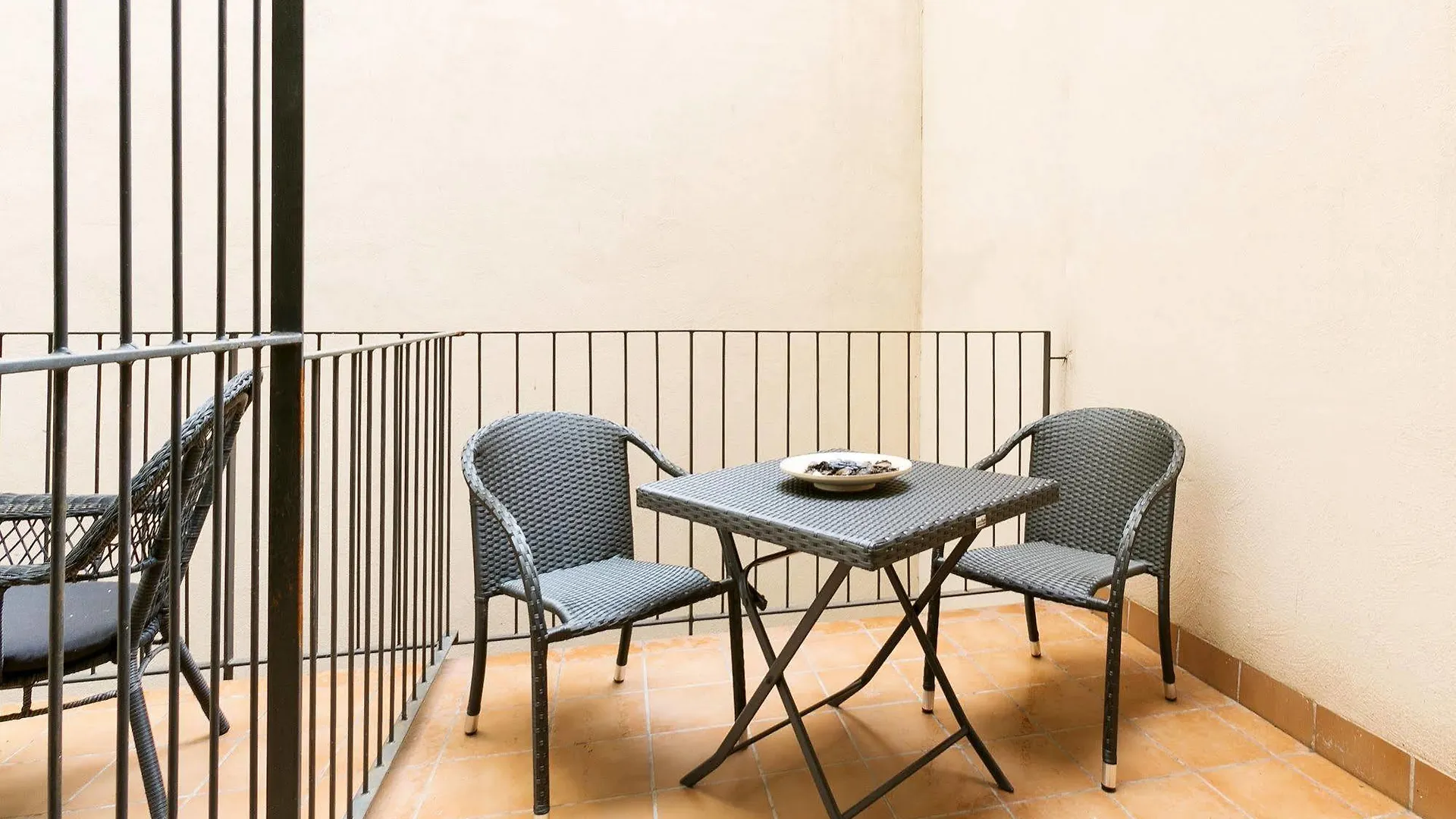 Serennia Cest Apartamentos Arc De Triomf Barcelona 0*,  Spain